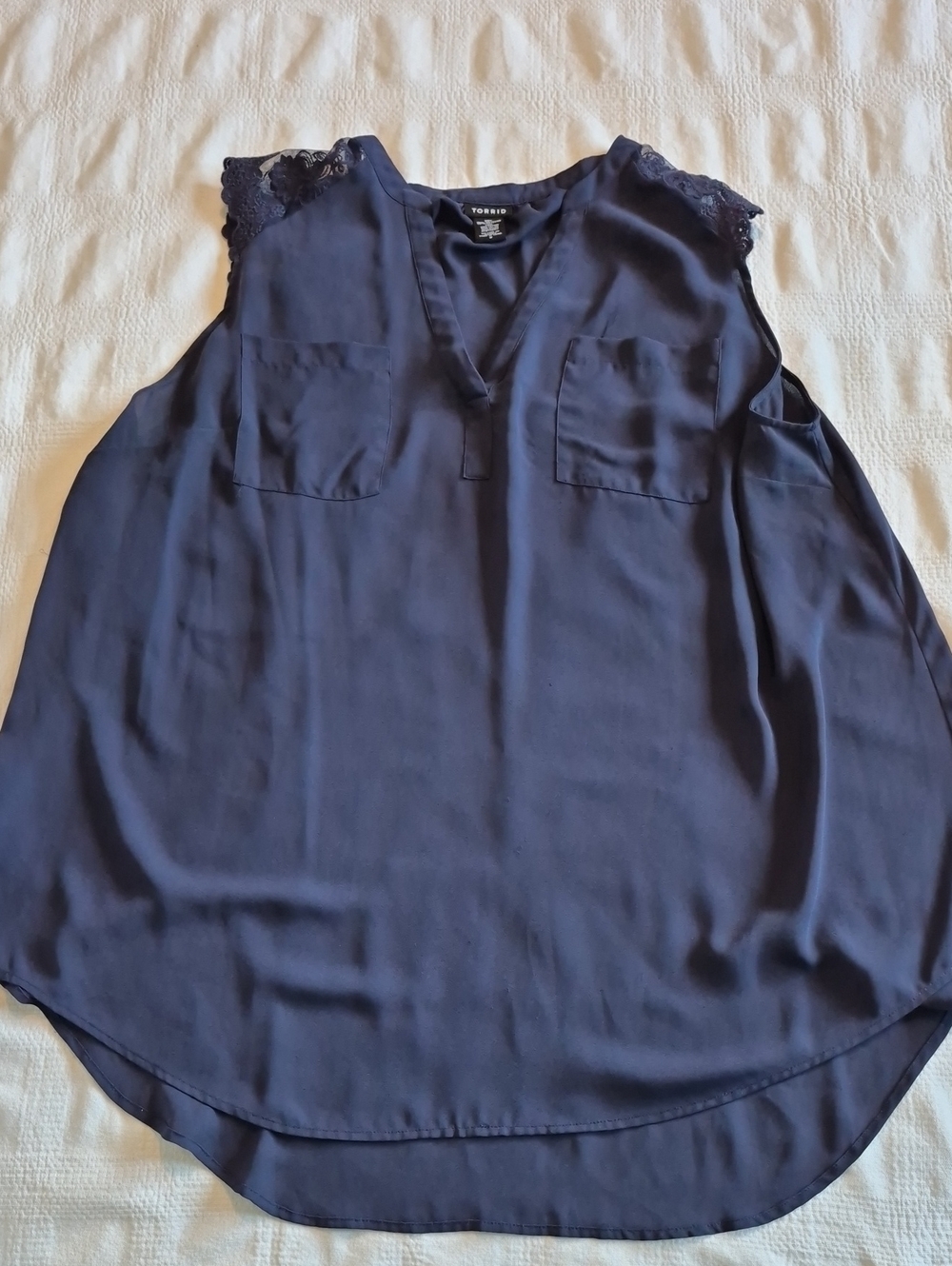 Torrid women's size 3 3X sleeveless lace inlay shirt flowy minor defects